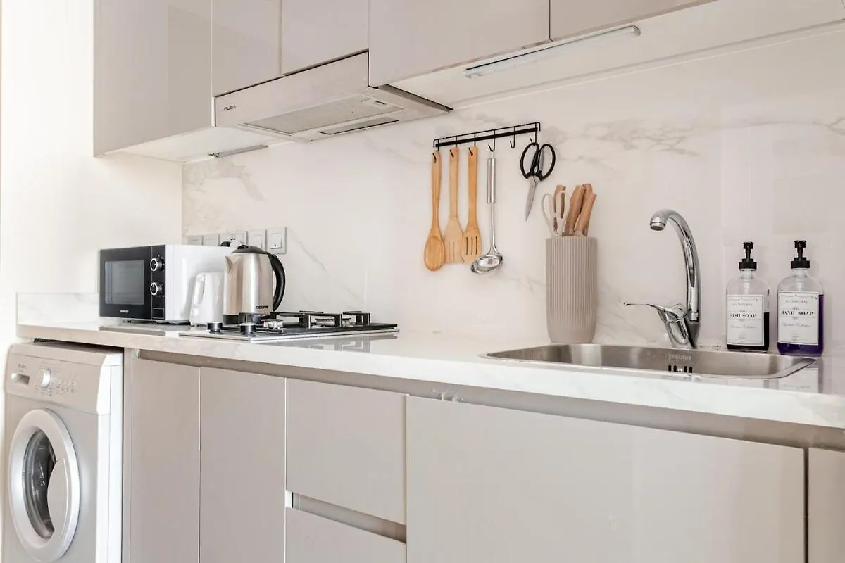 Studio Free Parking Pet Friendly Near Downtown Dubai Apartment